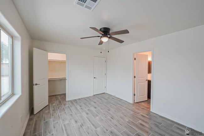 Building Photo - 1921 S Walnut Ave