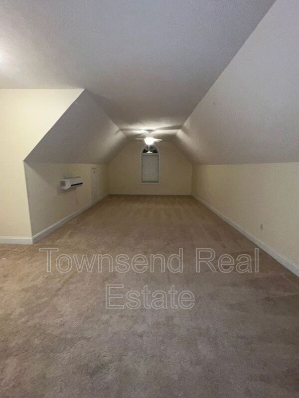 Building Photo - 305 W Summerchase Dr