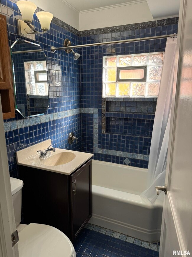 Building Photo - 3803 Pearl Ave