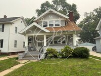 Building Photo - "Charming 3-Bed Home with 2 Full Baths - Spacious Living in South Toledo!"
