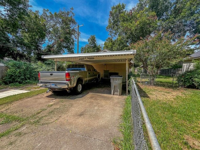 Building Photo - 3216 Milby Ave