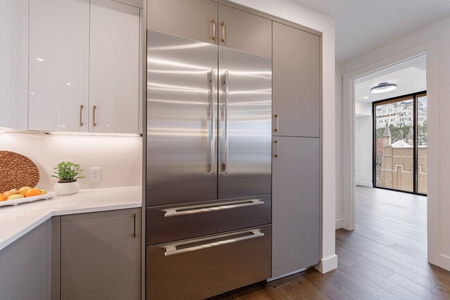 Building Photo - 2425 Peachtree Rd NE