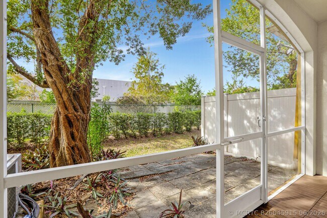 Building Photo - 6527 Catalina Ln