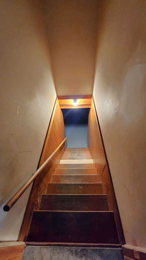 Building Photo - Beautiful, big 3BR rancher with 2 car gar near Lake Shawnee!