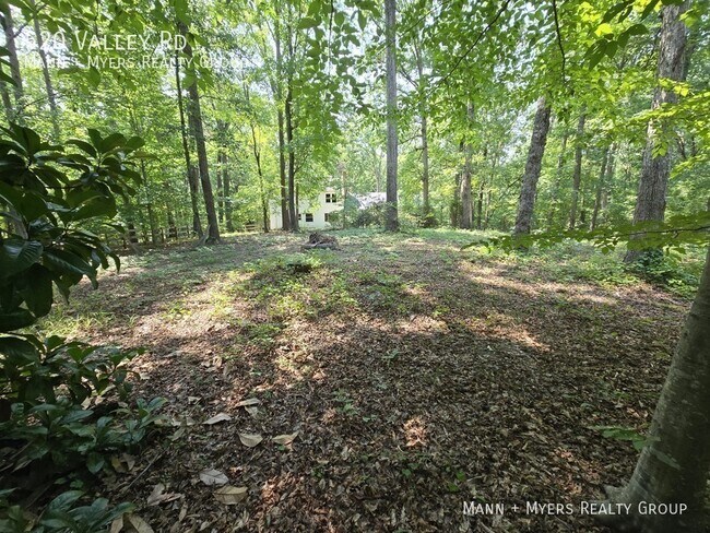 Building Photo - 520 Valley Rd