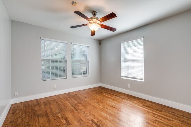 Building Photo - BLUE BONNET HILLS 3-BEDROOM