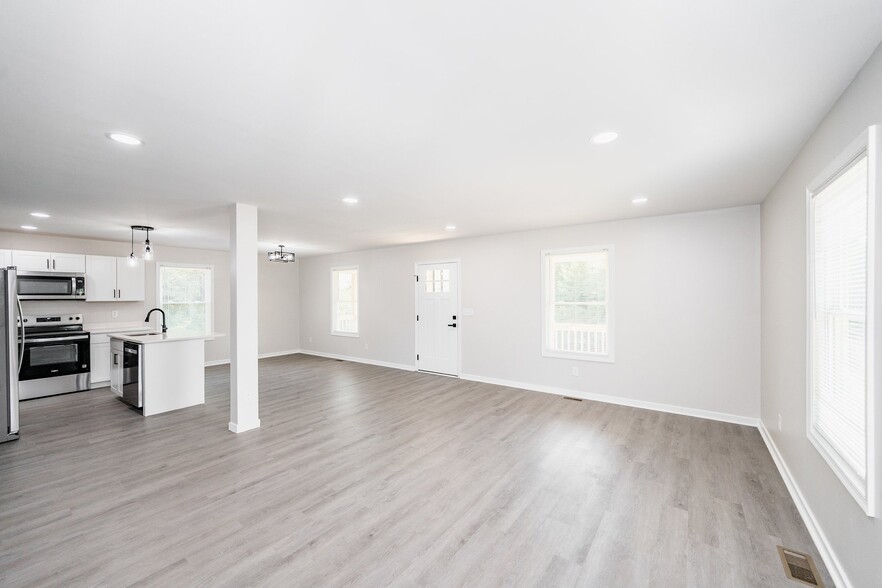 Building Photo - 1008 8th St