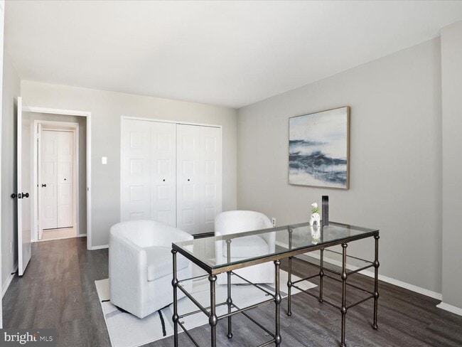 Building Photo - 1800 Old Meadow Rd