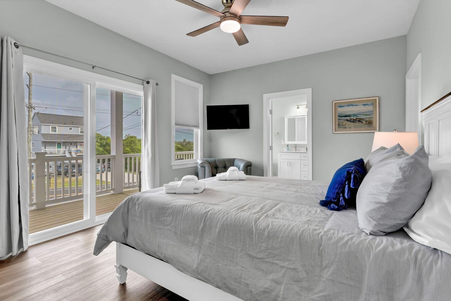 Building Photo - 822 S Topsail Dr