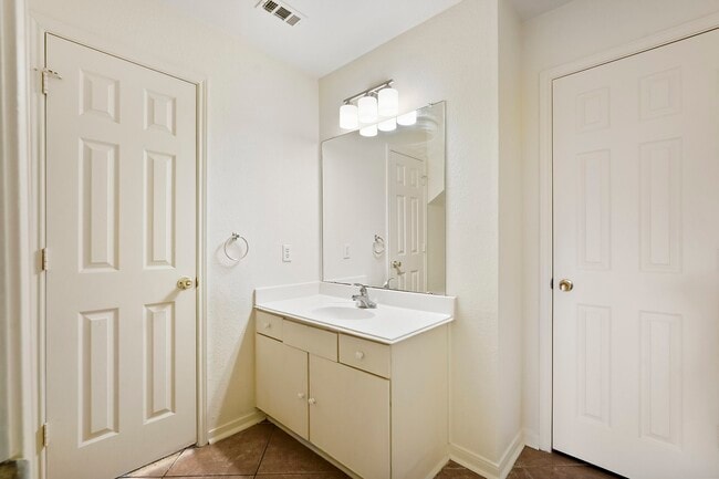 Building Photo - 16342 Blue Rock Springs Dr