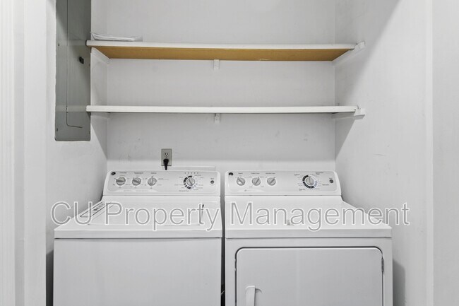 Building Photo - 1305 Christopher Cir