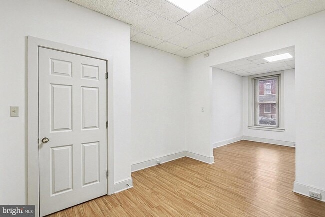 Building Photo - 136 E Lemon St