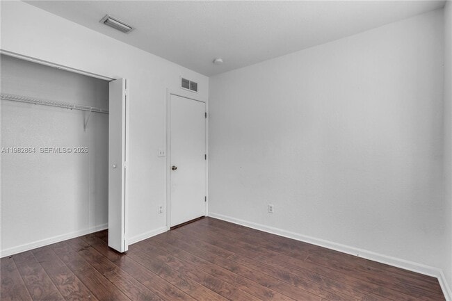 Building Photo - 2400 SW 87th Way