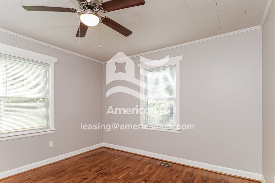 Building Photo - 104 Forest Ln Dr