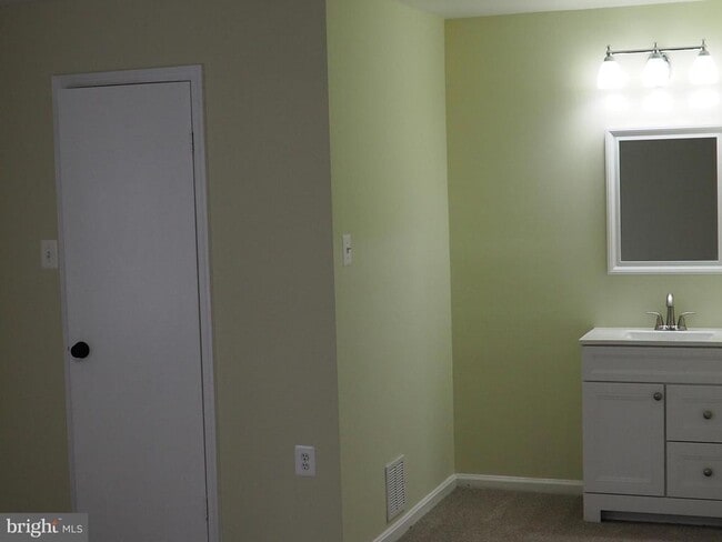 Building Photo - 5711 Crownleigh Ct