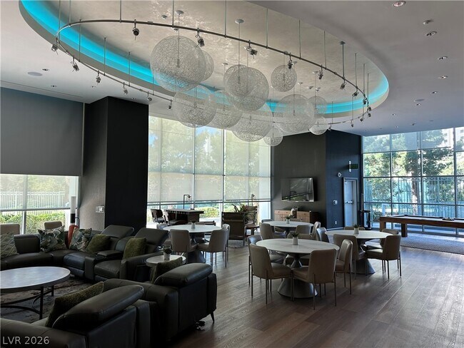 Building Photo - 222 E Karen Ave