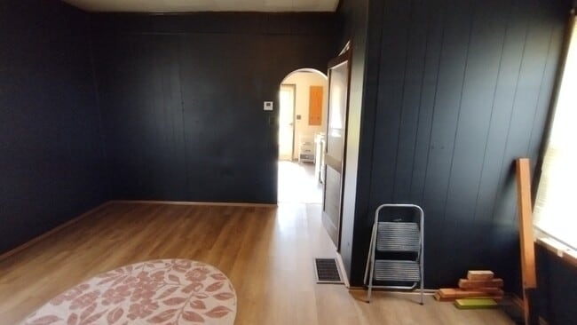 Building Photo - 226 Beaver Ave NE