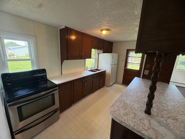 Building Photo - Nice two bedroom house in Shippesnburg