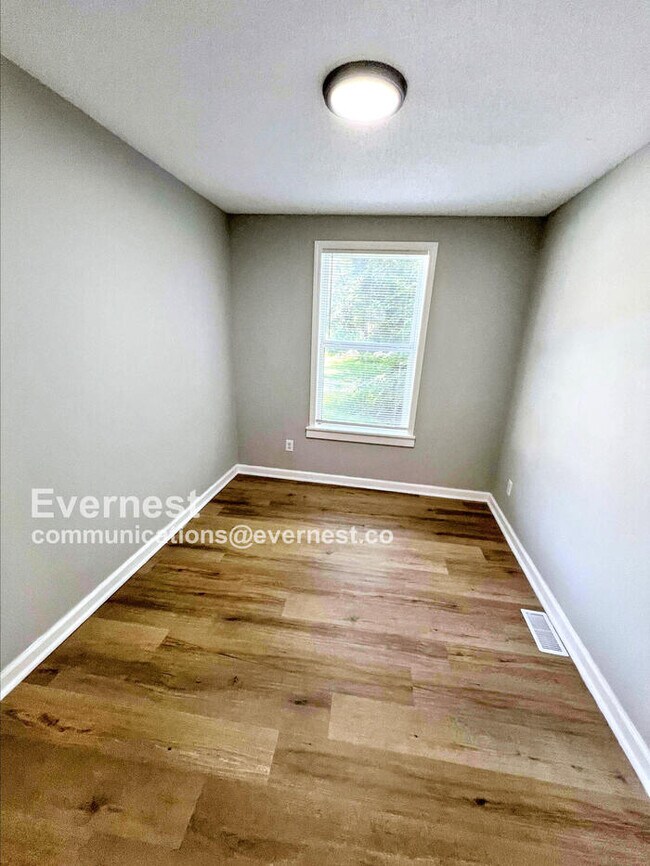 Building Photo - 2243 Spruce Ave