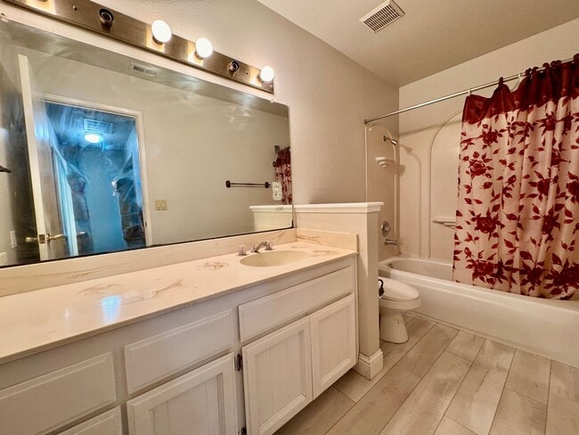 Building Photo - NOW AVAILABLE - 4 BED, 3 BATH, 2 CAR GARAG...