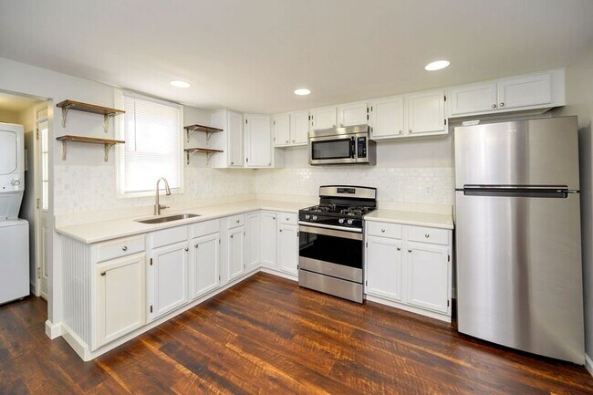 Building Photo - 610 Shepherd St