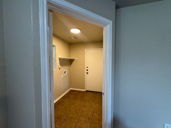 Building Photo - 4-Bedroom Home in Mission Del Lago – Historic South San Antonio