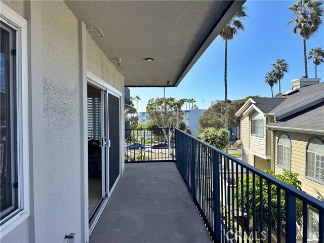 Building Photo - 230 S Catalina Ave