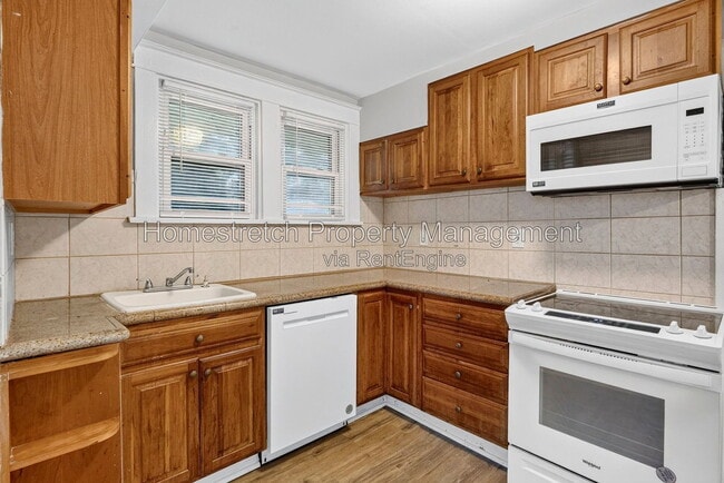 Building Photo - 9006 Baroda Ave