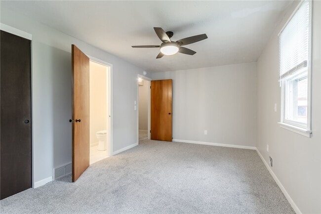 Building Photo - 345 Colebourne Rd