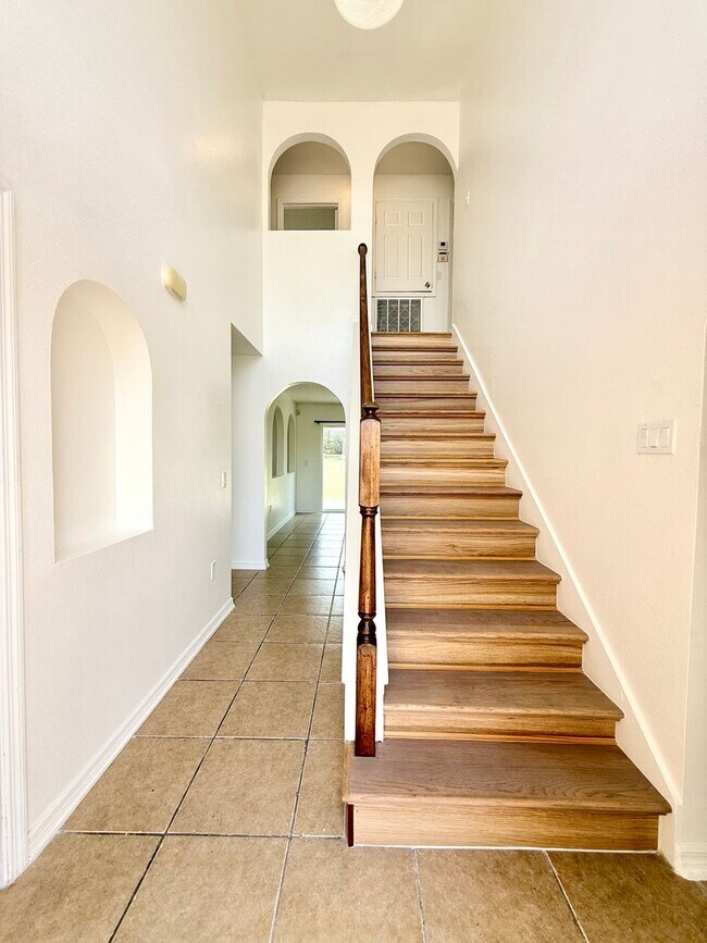 Building Photo - The perfect haven - 4Bedrooms / 2.5Bath family home at Orlando!