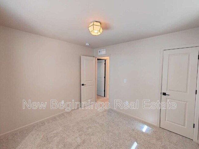 Building Photo - 6011 Notch Top Wy