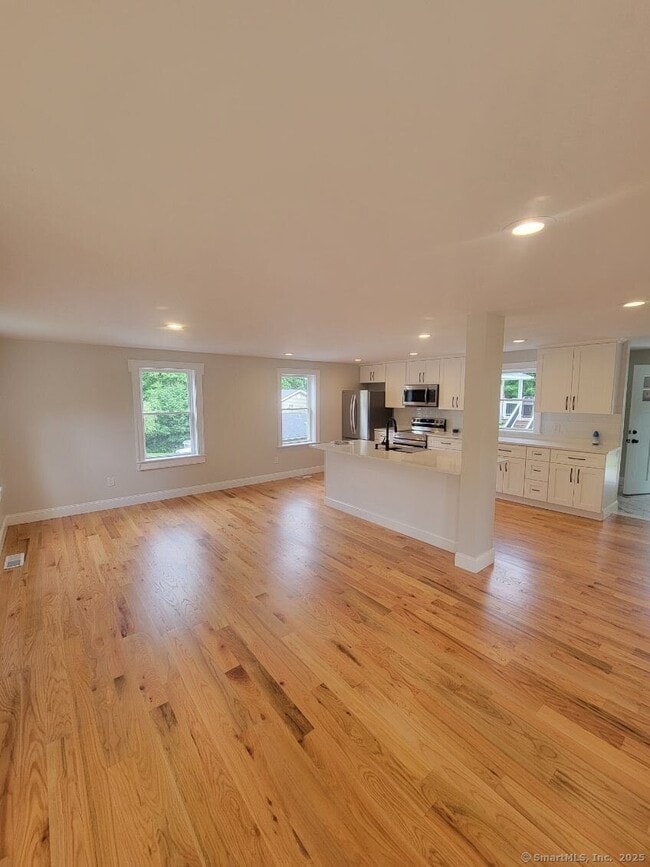 Building Photo - 48 E Pembroke Rd