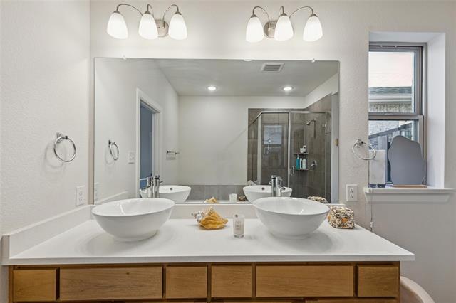 Building Photo - 3517 Iron Horse Dr
