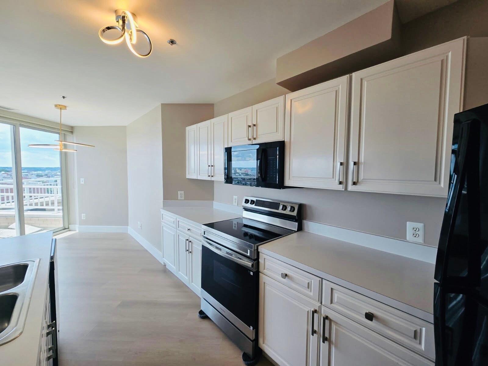 Building Photo - 100 Harborview Dr