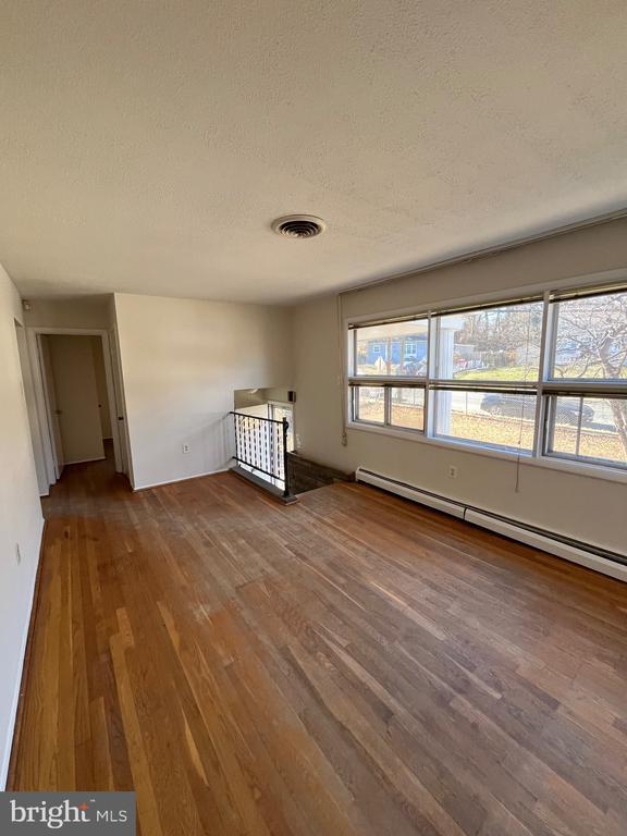 Building Photo - 1331 E Longview Dr