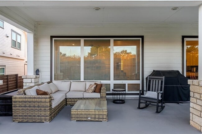 Building Photo - 16705 Horondelle Dr