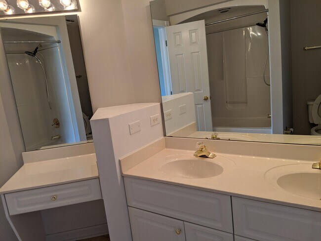 Building Photo - 130 Grande Meadow Way