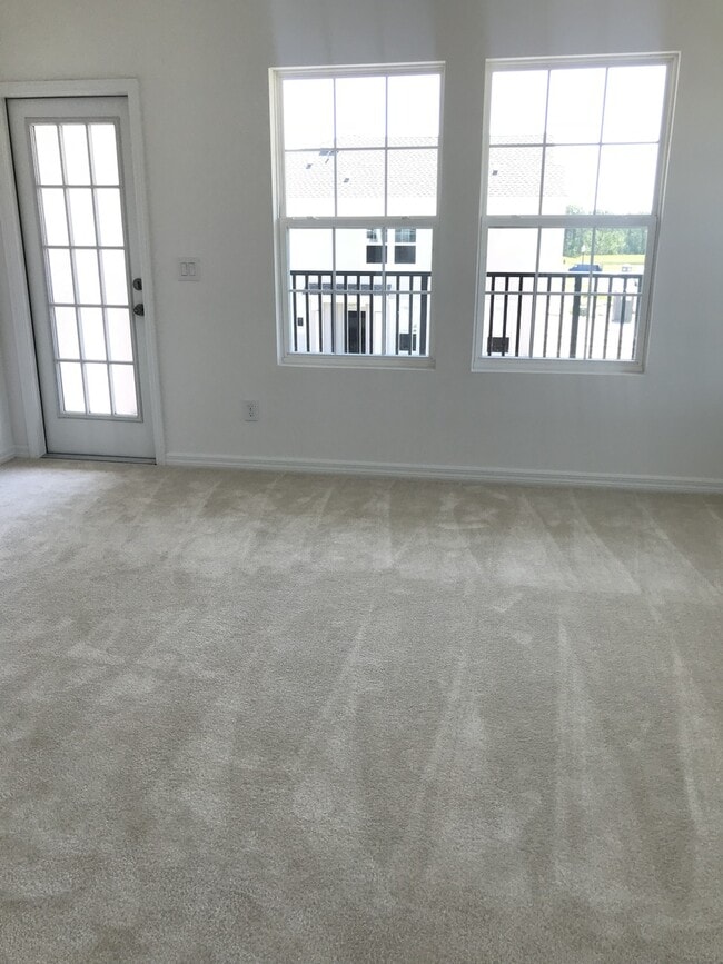 Building Photo - TWO BEDROOM TOWNHOUSE WITH LOFT AND PRIVTE BALCONY