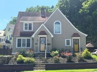 Building Photo - 860 Pleasant St