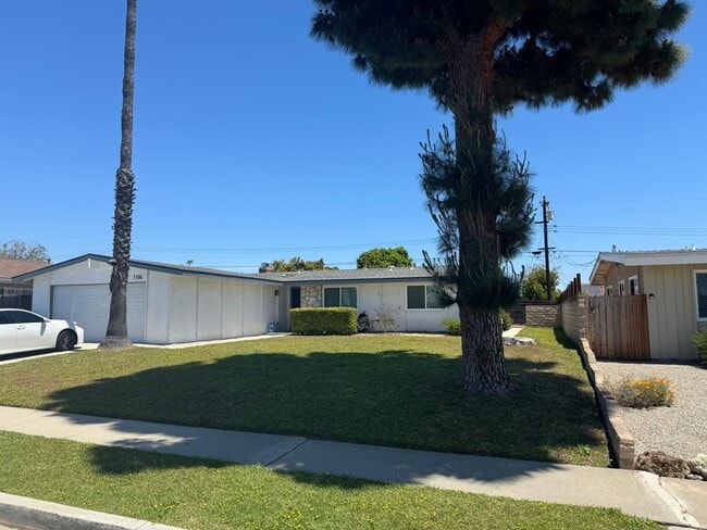 Building Photo - Remodeled Single-Level 3 Bedroom, 2 Bath w...