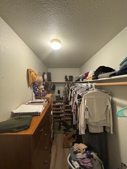 Building Photo - 2062 NE Chanel Ct