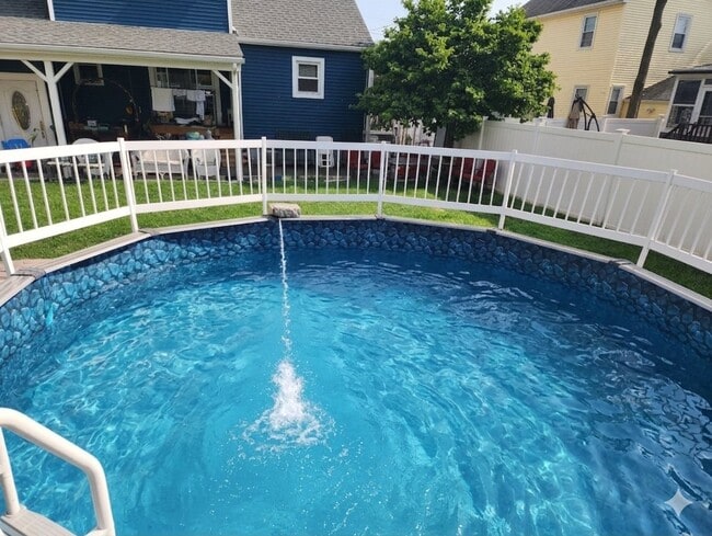 Building Photo - 311 E 6th Ave