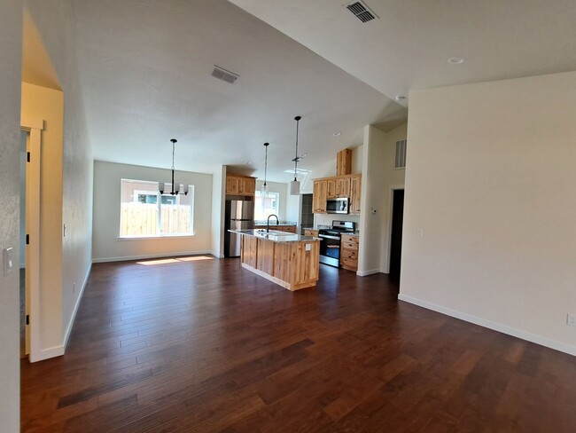 Building Photo - 2022 Construction 3 Bed, 2 Bath Close to D...