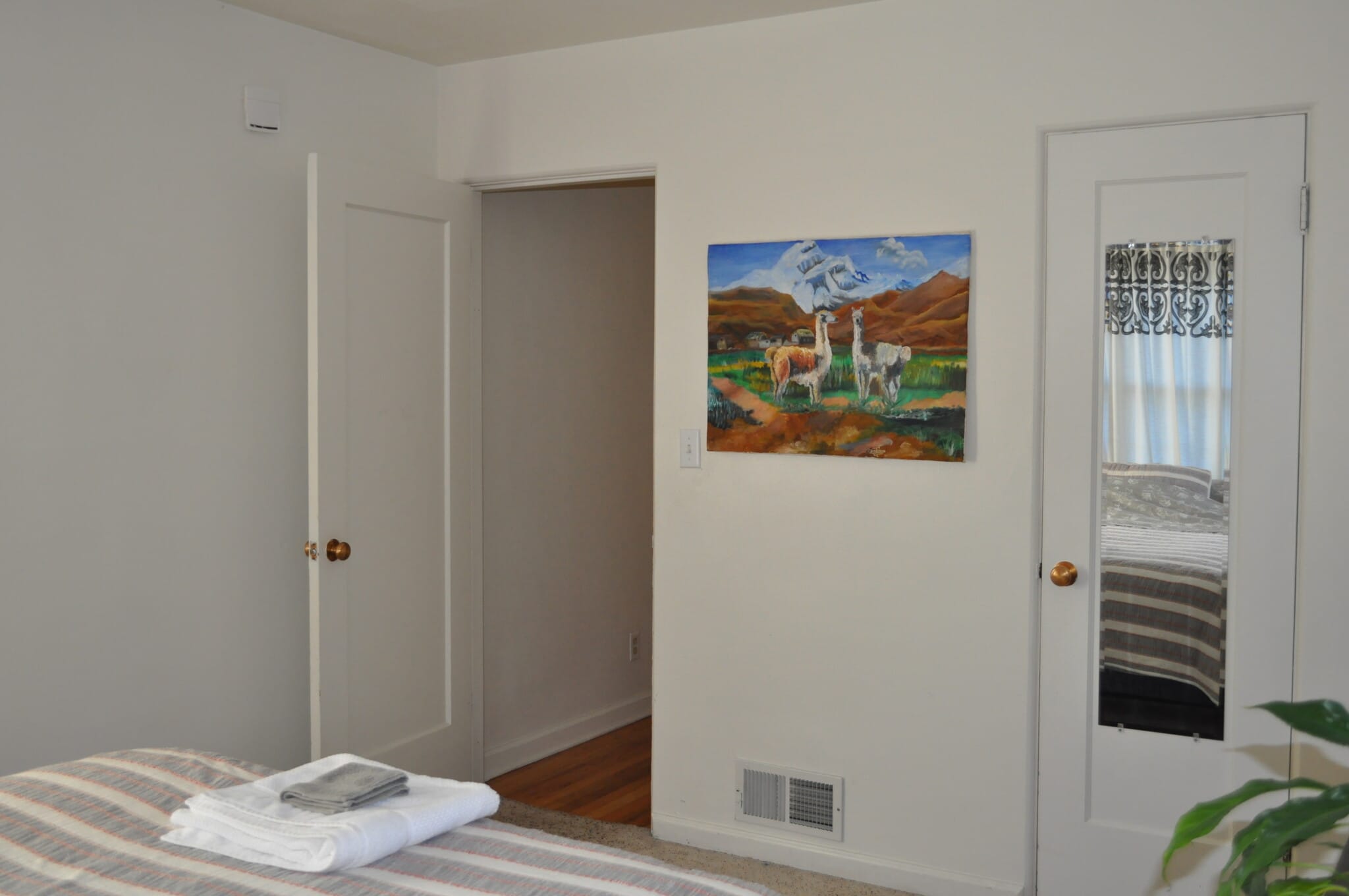 Building Photo - 901 Country Club Ave