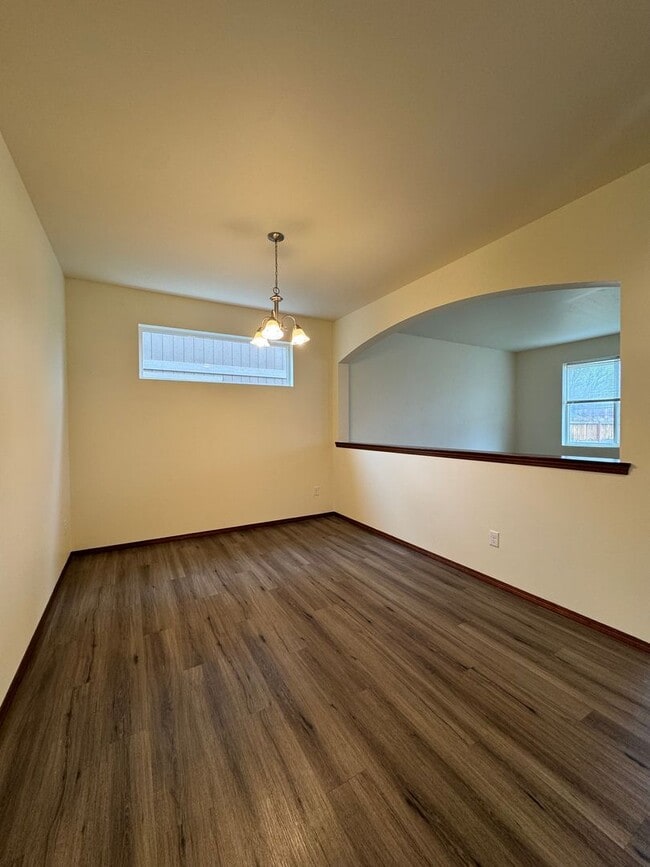 Building Photo - Spacious 5-Bedroom Home with Fenced Yard & Oversized Garage