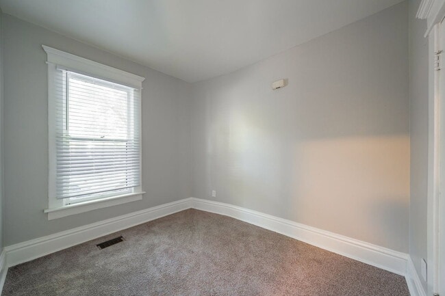 Building Photo - 954 Delaware Ave