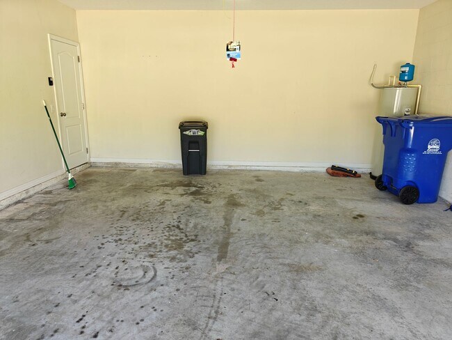 Building Photo - Charming & Modern 3-Bedroom Home with Bright Open Layout!