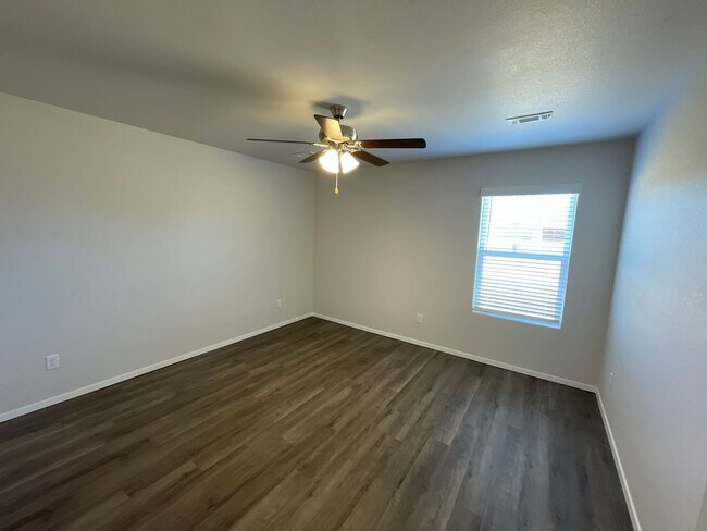 Building Photo - AVAILABLE NOW! Spacious Four Bedroom | Two Bath Home in Barberry Court