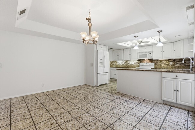 Building Photo - 7814 E MacKenzie Dr