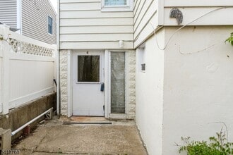 Building Photo - 214 Woodcliff Ave